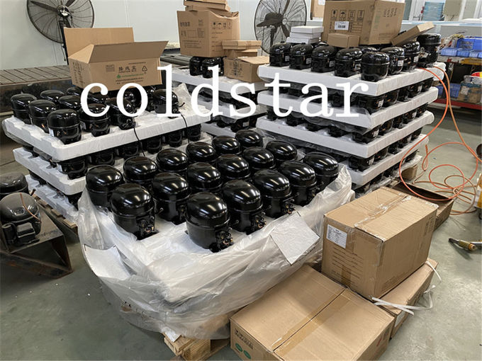 商業屋外の使用立方体の氷のマーチャンダイザーは氷の収納用の箱4を袋に入れた